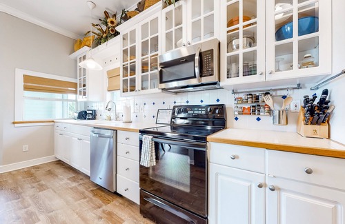 Summerland Key House | Canalfront house with private pool, WiFi, private washer/dryer, and central AC