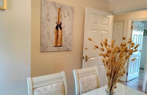 Hemel Hempstead Apartment | Canalside Chic Your London Escape Starts Here WIFI and Airport Transfers