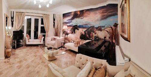 Hemel Hempstead Apartment | Canalside Chic Your London Escape Starts Here WIFI and Airport Transfers