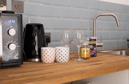 Ashton-under-Lyne House | Canalside Flat near Peak District and Manchester - amazing countryside walks