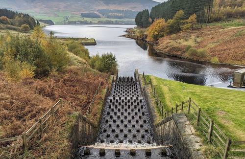 Ashton-under-Lyne House | Canalside Flat near Peak District and Manchester - amazing countryside walks