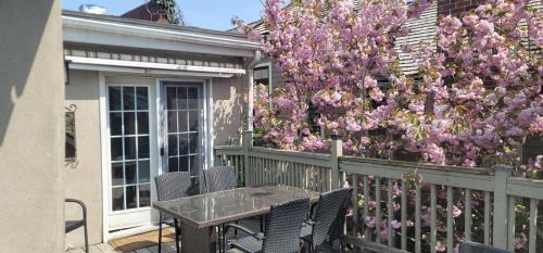 Port Colborne Apartment | Canalside Restaurant & Inn