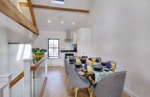Retford Cottage | CANALSIDE WHARF, family friendly in Retford