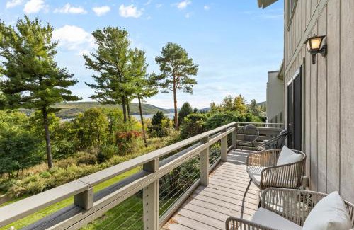 Canandaigua Resort | Canandaigua Lake Retreat with view and private beach access, foliage, hike, and Ski