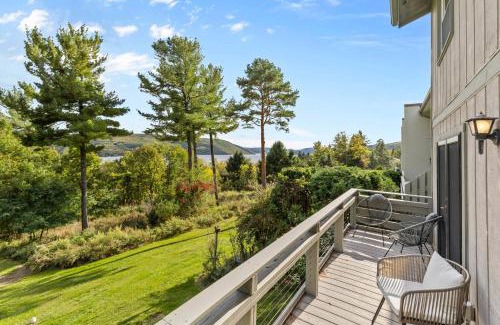 Canandaigua Resort | Canandaigua Lake Retreat with view and private beach access, foliage, hike, and Ski