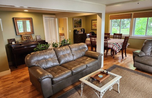 Holcomb House | Canandaigua Lakefront Vacation Home. beautiful sunsets abound! nLAKEFRONT!
