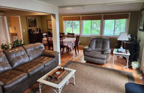 Holcomb House | Canandaigua Lakefront Vacation Home. beautiful sunsets abound! nLAKEFRONT!