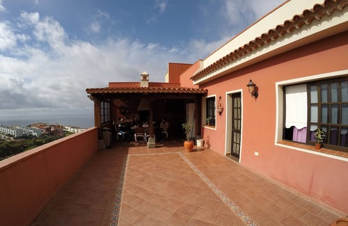 Los Realejos House | Canary Biohostel, ecología, agroturismo, surf, parapente, trail,