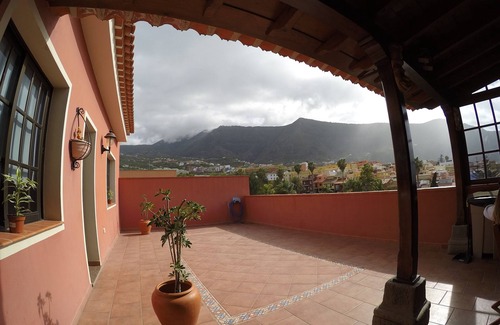 Los Realejos House | Canary Biohostel, ecología, agroturismo, surf, parapente, trail,