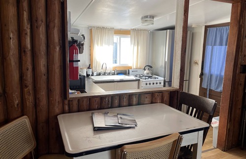 Ludington Cottage | Canary Cottage: Lakeside, Boat Slip, Beach, Family Friendly