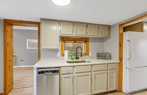 Nashport Cottage | Canary Cottage: Pet and Family friendly