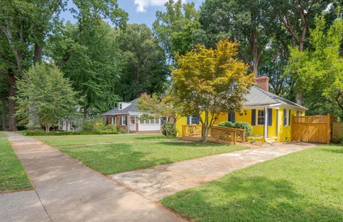 Lindley Park House | Canary Cottage