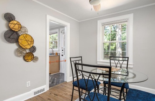 Lindley Park House | Canary Cottage