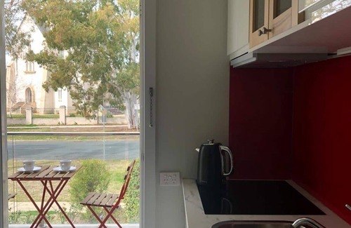 Narrabundah Apartment | Canberra self contained studio in central location