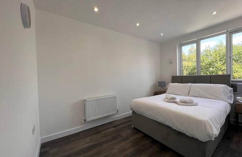 West Hendon Apartment | Canberra Suite 2BR 2BA by Hyde Edgware Rd