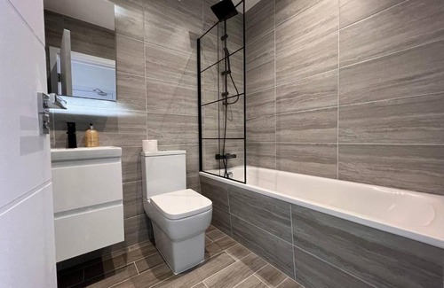 West Hendon Apartment | Canberra Suite 2BR 2BA by Hyde Edgware Rd