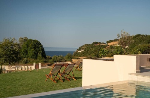 Ierissos Apartment | Candelas Suites & Nature nOne bedroom apartment with private pool