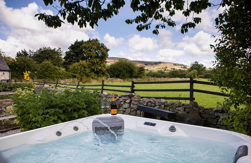 Castleton House | Candle House by Muse Escapes