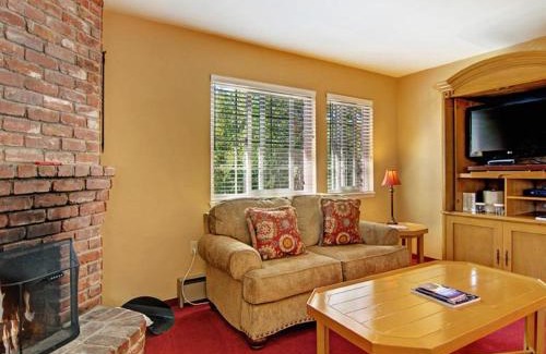 Northwest Carmel Hotel | Candle Light Inn