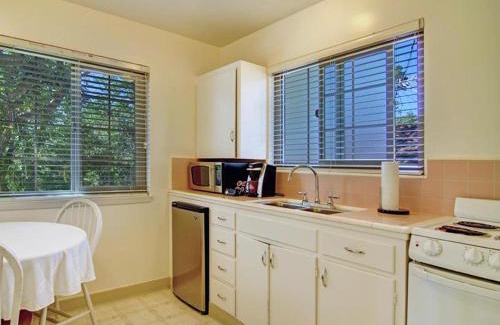 Northwest Carmel Hotel | Candle Light Inn