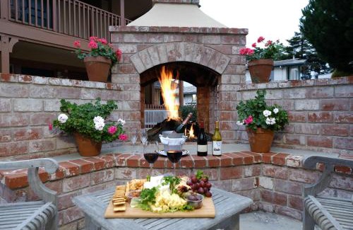 Northwest Carmel Hotel | Candle Light Inn