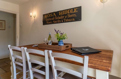 Marshfield Cottage | Candlemaker's Cottage - sleeps 6 guests in 3 bedrooms