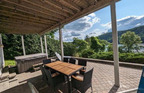 Danbury House | Candlewood Lake -Family Getaway, Lakefront 3775 sqft Home