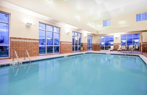 Cranberry Township Hotel | Candlewood Suites Pittsburgh-Cranberry by IHG