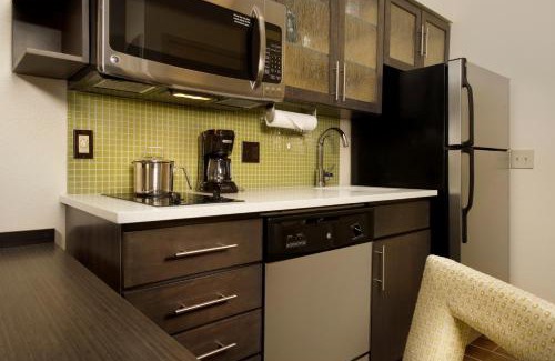 Mount Vernon Hotel | Candlewood Suites Alexandria - Fort Belvoir by IHG