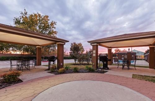 Baytown Hotel | Candlewood Suites Baytown by IHG