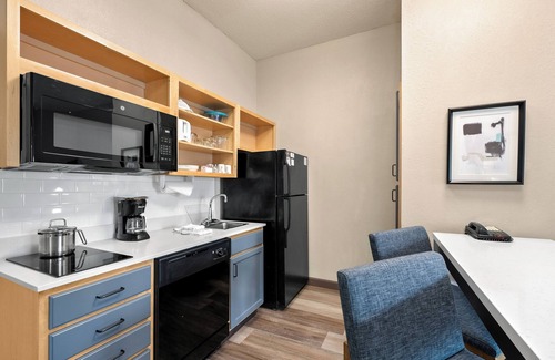 Bordentown Hotel | Candlewood Suites Bordentown-Trenton by IHG