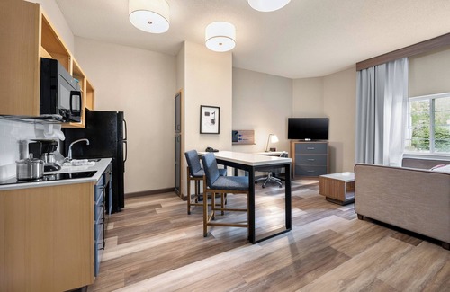 Bordentown Hotel | Candlewood Suites Bordentown-Trenton by IHG
