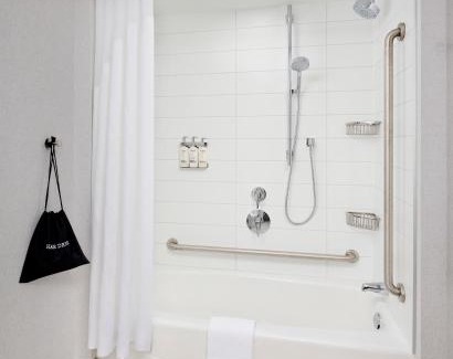 Burlington Hotel | Candlewood Suites Burlington Conference Centre by IHG