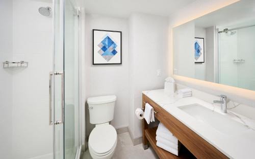 Burlington Hotel | Candlewood Suites Burlington Conference Centre by IHG