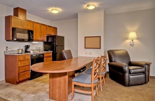 Burlington Hotel | Candlewood Suites Burlington South by IHG