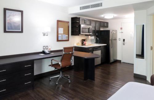 Celaya Hotel | Candlewood Suites - Celaya by IHG