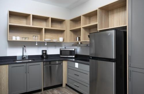 Twin Brook Hotel | Candlewood Suites Chattanooga Hamilton Place by IHG