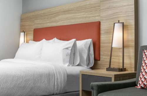 Twin Brook Hotel | Candlewood Suites Chattanooga Hamilton Place by IHG