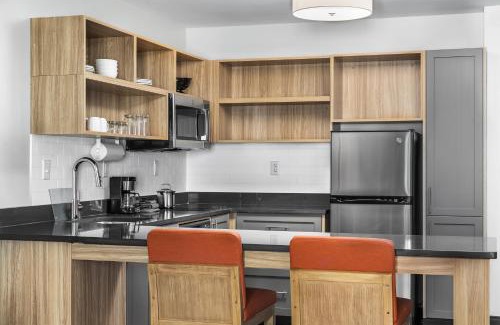 Twin Brook Hotel | Candlewood Suites Chattanooga Hamilton Place by IHG