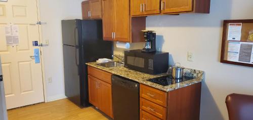 Champaign Hotel | Candlewood Suites Champaign-Urbana University Area by IHG
