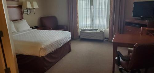 Champaign Hotel | Candlewood Suites Champaign-Urbana University Area by IHG