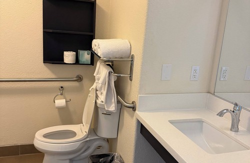 Cotulla Hotel | Candlewood Suites Cotulla by IHG