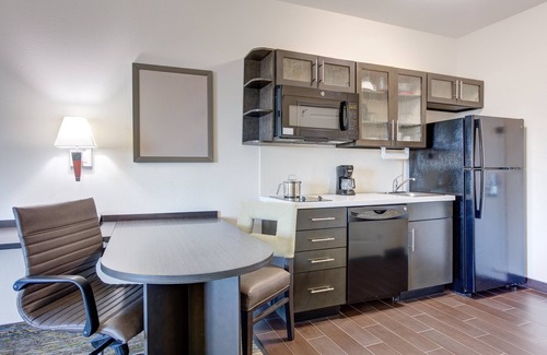 Cut Off Hotel | Candlewood Suites Cut Off by IHG