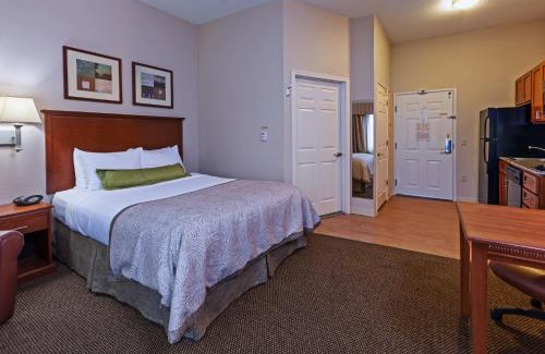 Deer Park Hotel | Candlewood Suites Deer Park by IHG