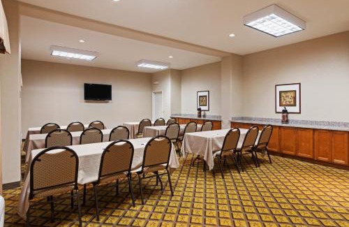 Deer Park Hotel | Candlewood Suites Deer Park by IHG