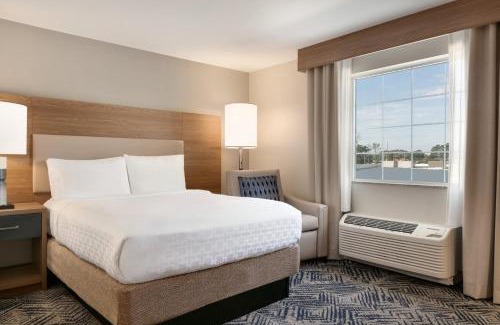 Deer Park Hotel | Candlewood Suites Deer Park by IHG