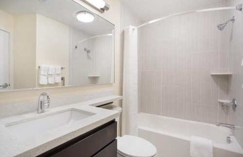 Dickinson Hotel | Candlewood Suites Dickinson by IHG