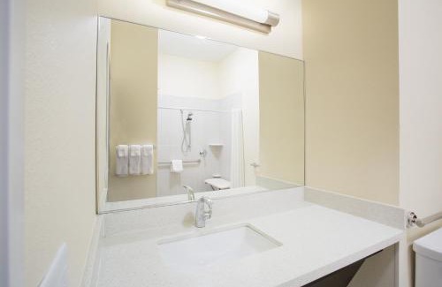 Dickinson Hotel | Candlewood Suites Dickinson by IHG