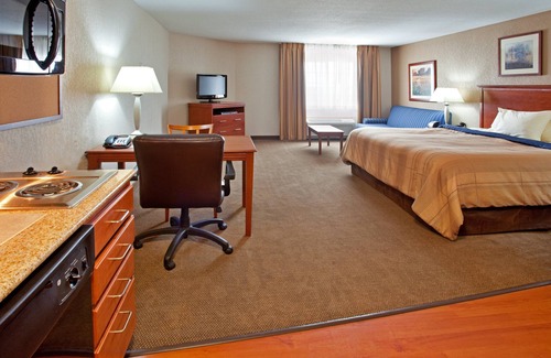 Elgin Hotel | Candlewood Suites Elgin by IHG