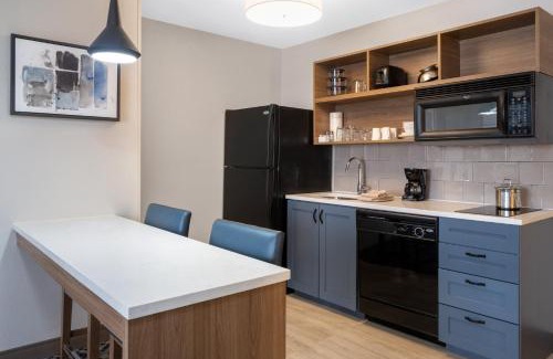 Elkhart Hotel | Candlewood Suites Elkhart by IHG